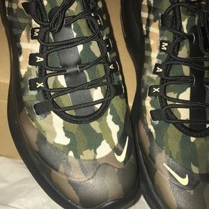 Nike Air Maxes Axis Premium